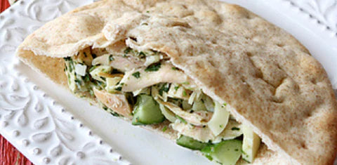 Pita sandwich with chicken